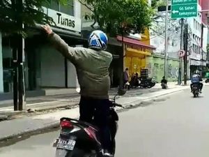 Pria yang Joget di Motor saat Berkendara Ngaku Ingin Terkenal Pria yang Joget di Motor saat Berkendara Ngaku Ingin Terkenal