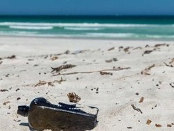 Pesan Dalam Botol Tertua di Dunia Ditemukan di Pantai Australia Barat