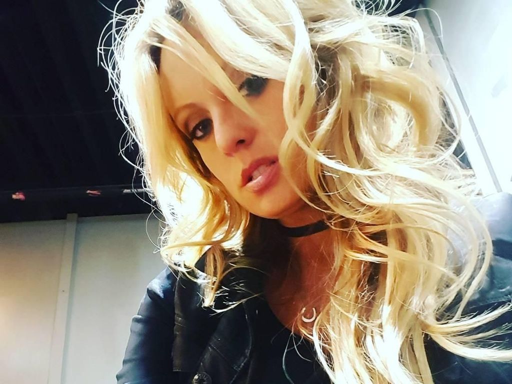 Bintang Porno Selingkuhan Trump Dikonfrontir di Sidang