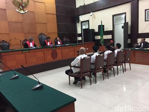 5 Pembacok Ahli IT Hermansyah Divonis 5 hingga 9 Tahun Penjara 5 Pembacok Ahli IT Hermansyah Divonis 5 hingga 9 Tahun Penjara