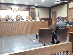 Abun Didakwa Suap Bupati Rita Rp 6 M untuk Beri Izin Kebun Sawit Abun Didakwa Suap Bupati Rita Rp 6 M untuk Beri Izin Kebun Sawit