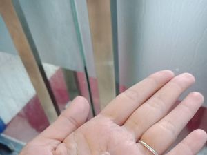 Hujan Es dan Angin Kencang di Bojongsoang Bandung Robohkan Neon Box