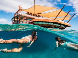 Lihat Kerennya Resto Pizza yang Mengambang di Tengah Lautan Pasifik Ini!