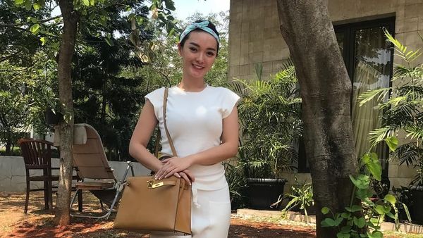 Dulu Jualan Keliling, Intip Gaya Zaskia Gotik Kini Bawa Tas Ratusan Juta
