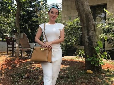 Dulu Jualan Keliling, Intip Gaya Zaskia Gotik Kini Bawa Tas Ratusan Juta