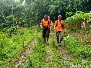 Pencarian Nenek Imoh Hilang di Gunung Sawal, Tim SAR Temukan Sandal Pencarian Nenek Imoh Hilang di Gunung Sawal, Tim SAR Temukan Sandal