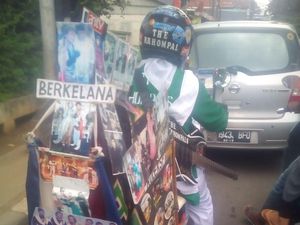 Satria Bergitar Melintas di Jalanan Ibu Kota