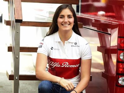 Lebih Dekat dengan Tatiana Calderon, Test Driver Sauber yang Jelita