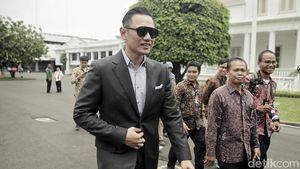 10 Gaya AHY Berkacamata, Ganteng dan Gagahnya Bikin Wanita Jatuh Cinta