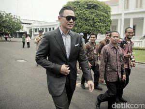 10 Gaya AHY Berkacamata, Ganteng dan Gagahnya Bikin Wanita Jatuh Cinta