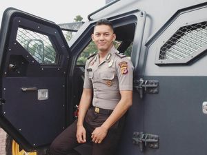 Ini Sosok Polisi Ganteng yang Viral Setelah Tangkap YouTuber Ferdian Paleka Ini Sosok Polisi Ganteng yang Viral Setelah Tangkap YouTuber Ferdian Paleka