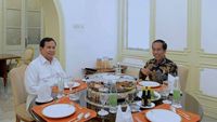 Suka Sate dan Nasi Kuning, Ini Momen Asyik Prabowo Subianto Nikmati Makanan