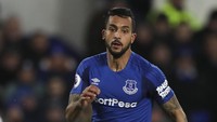 Sementara pemain Everton Theo Walcott di posisi lima dengan kekayaan 26 juta poundsterling atau Rp 490,1 miliar. (Foto: Mark Robinson/Getty Images)