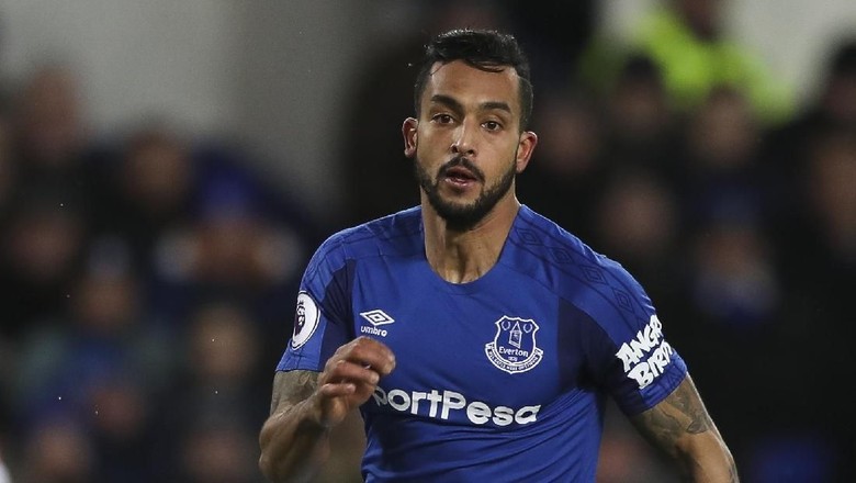 Walcott Antusias Sambut Derby Merseyside Pertamanya Walcott Antusias Sambut Derby Merseyside Pertamanya