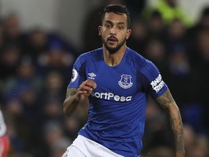 Walcott Antusias Sambut Derby Merseyside Pertamanya
