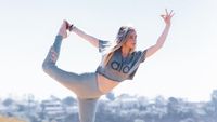 Pernah Idap Orthorexia, Kini Jordan Younger Cinta Yoga