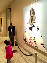 Parker saat melihat lukisan Michelle Obama