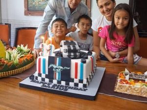 Serunya! 10 Momen Ketika Darius Menikmati Makan Bersama Keluarga