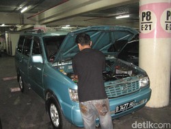 Mobil Kijang Jadul Jawaranya di Karawang