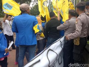 PMII Solo Tolak Instruksi Gerakan Turun ke Jalan Kritisi KPK PMII Solo Tolak Instruksi Gerakan Turun ke Jalan Kritisi KPK