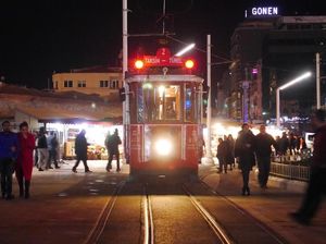 Tram Jadul di Istanbul, Salah Satu yang Tertua di Dunia Tram Jadul di Istanbul, Salah Satu yang Tertua di Dunia