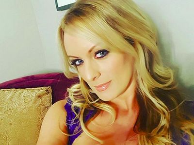 Bintang Porno yang Gugat Trump Banjir Prestasi di Industri Panas