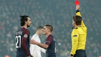 Dalam posisi tertinggal, PSG malah kehilangan Marco Verratti yang diganjar kartu merah. Verratti menerima kartu kuning kedua usai melakukan protes keras. Foto: Benoit Tessier/Reuters