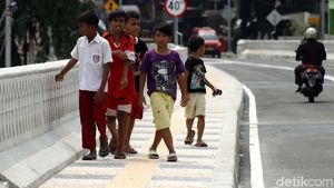 Flyover Bintaro Permai Dilengkapi Trotoar