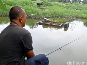 Foto: Mancing di TPU Tanah Kusir