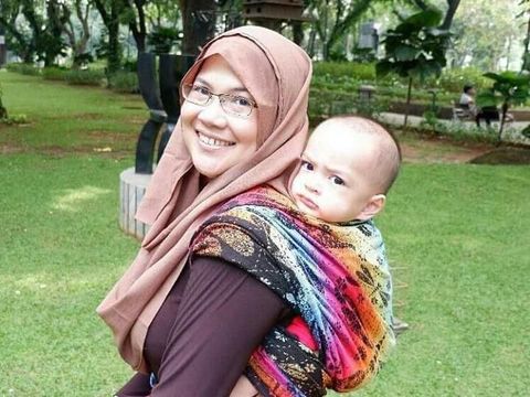 Eka merasa lebih disiplin soal keuangan dengan amplop anggaran/