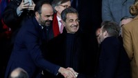 Perdana Menteri Prancis, Edouard Philippe, terlihat bersalaman dengan Beckham. Di antara mereka ada Sarkozy. Foto: Gonzalo Fuentes/Reuters