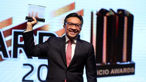 Presdir CIMB Niaga Raih Penghargaan The Most Inspiring CEO