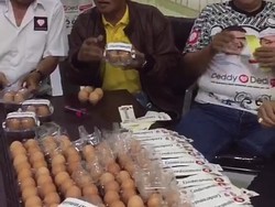 Telur yang Dikemas dalam Video Tim Demiz-Dedi Dibagikan di Cianjur
