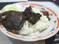 Huahh! Pedas Gurih Racikan Nasi Bebek Madura yang Bikin Ketagihan