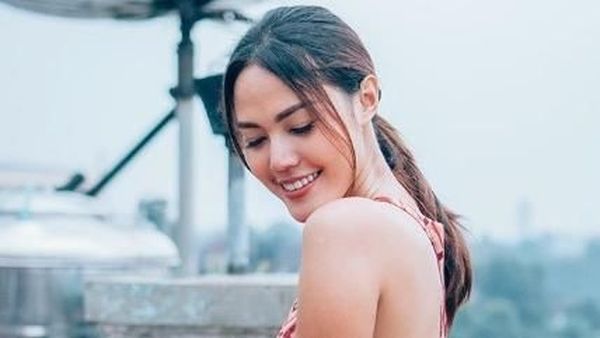 Pesona Della Dartyan, Lawan Main Gading Marten di Love for Sale