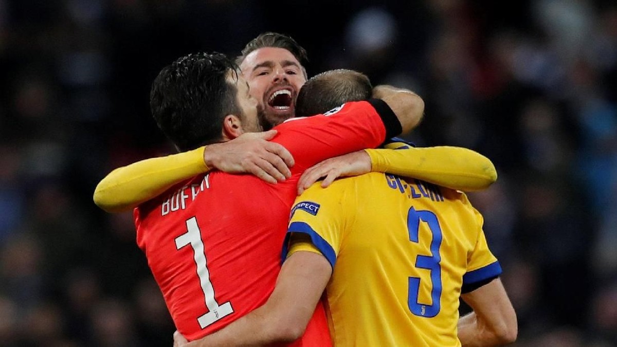 Gianluigi Buffon dan Giorgio Chiellini jadi aktor di balik kelolosan Juventus (Andrew Couldridge/Reuters)