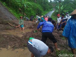 Tebing Longsor, Akses Penghubung Dua Desa di Jepara Terputus