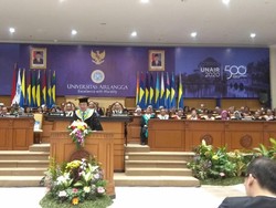 Dianugerahi Doktor Honoris Causa, Bos Mayapada: Jadilah Orang Lain