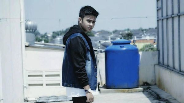 Foto Umay Shahab, Artis Cilik yang Dulu Imut Sekarang Tampan