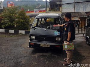 Polisi Tangkap Tiga Pelaku Perusakan Angkot di Sukabumi Polisi Tangkap Tiga Pelaku Perusakan Angkot di Sukabumi