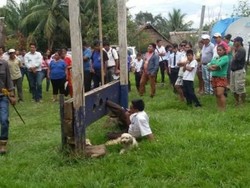 Tak Penuhi Janji, Walikota Ini Dipasung Warga