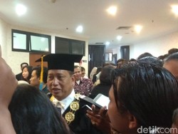 Menristekdikti Tegaskan Aturan Penggunaan Cadar Urusan Kampus