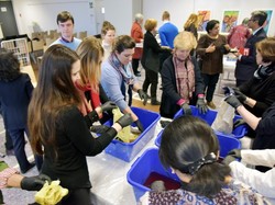 Saat Masyarakat Austria Antusias Belajar Membatik