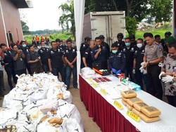 Polres Jakbar Musnahkan 1,3 Ton Ganja dan Ribuan Butir Ekstasi