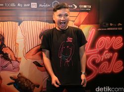 Chicco Jerikho Posting Adegan Gading Ciuman, Bagaimana Perasaan Gisel?