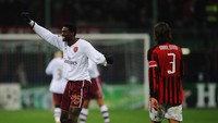 Nomor punggung 3 AC Milan sementara dipensiunkan setelah Paolo Maldini gantung sepatu. Nomor itu akan digunakan apabila anak Paolo, Christian, bermain di klub itu (Shaun Botterill/Getty Images)