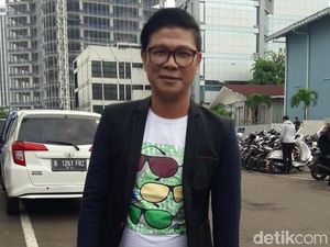 Andika Kangen Band Dekati Lagi Mantan Istri Keduanya yang Kini Berhijab Andika Kangen Band Dekati Lagi Mantan Istri Keduanya yang Kini Berhijab