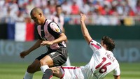 Nomor 16 Sevilla juga tak lagi dipakai setelah Antonio Puerta meninggal tahun 2007 karena serangan jantung. Namun karena aturan La Liga terkait nomor punggung, nomor itu harus dihidupkan lagi. (Denis Doyle/Getty Images)