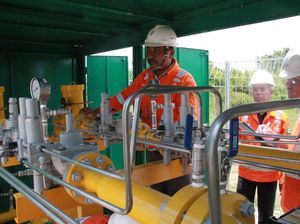 Jokowi Punya Tiga Jurus Turunkan Harga Gas, Ampuh Nggak? Jokowi Punya Tiga Jurus Turunkan Harga Gas, Ampuh Nggak?