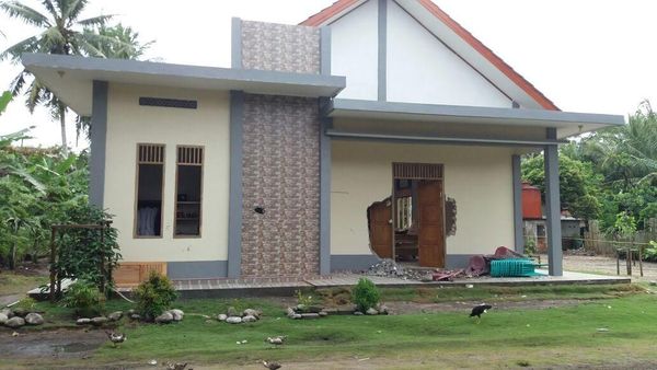 Foto: Gereja di Sumsel Dirusak Orang Tak Dikenal